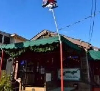 Davis's Pub Photo