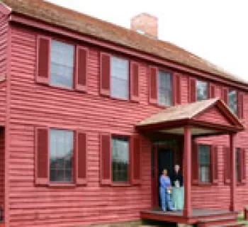 Photo of a red house Photo