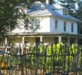 Farmhouse exterior Photo